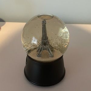 Eiffel Tower Snow Globe